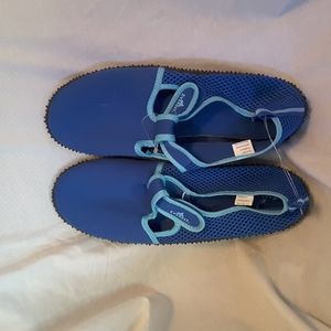 Everlast water shoes